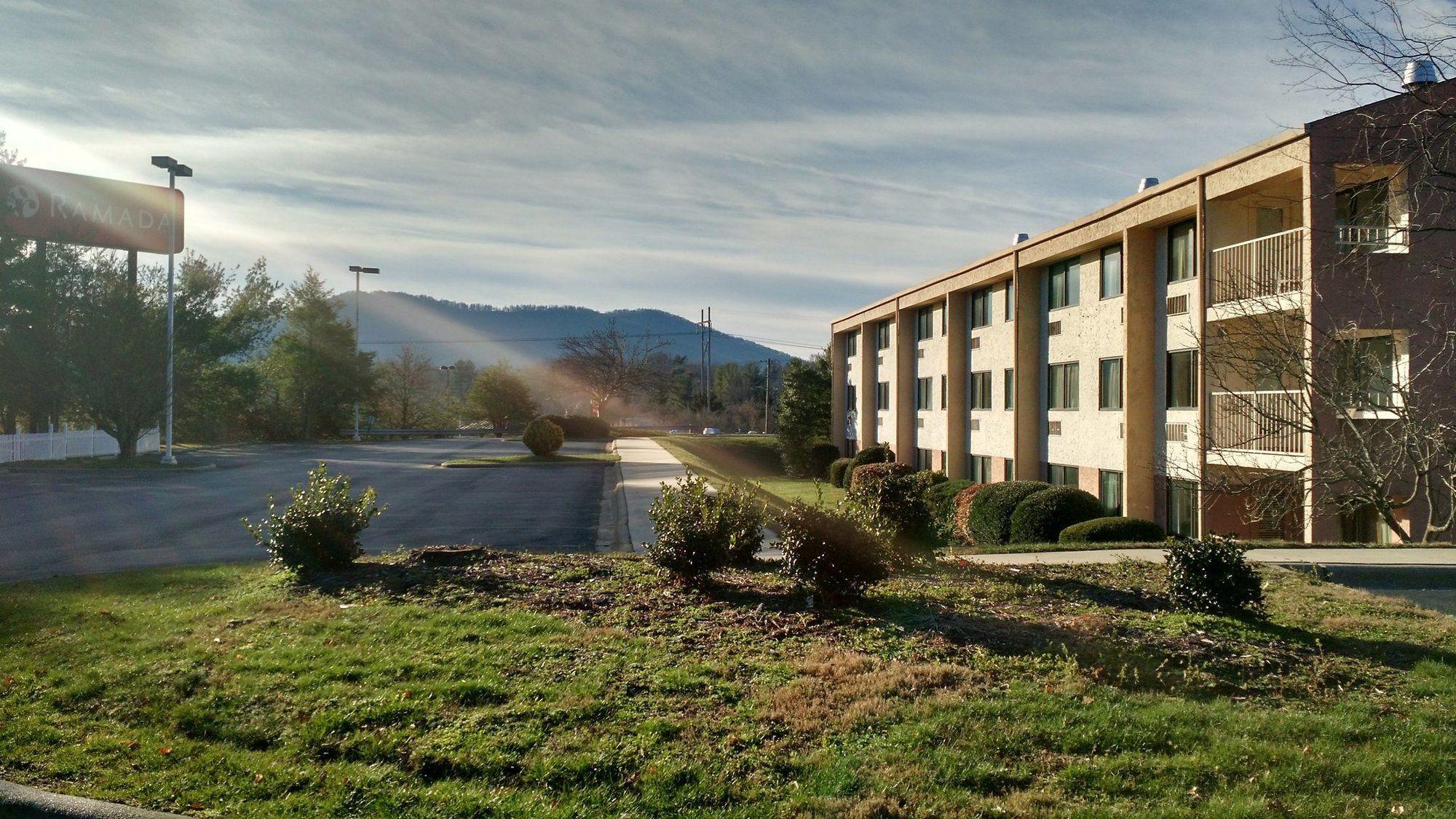Ramada By Wyndham Asheville Southeast Dış mekan fotoğraf