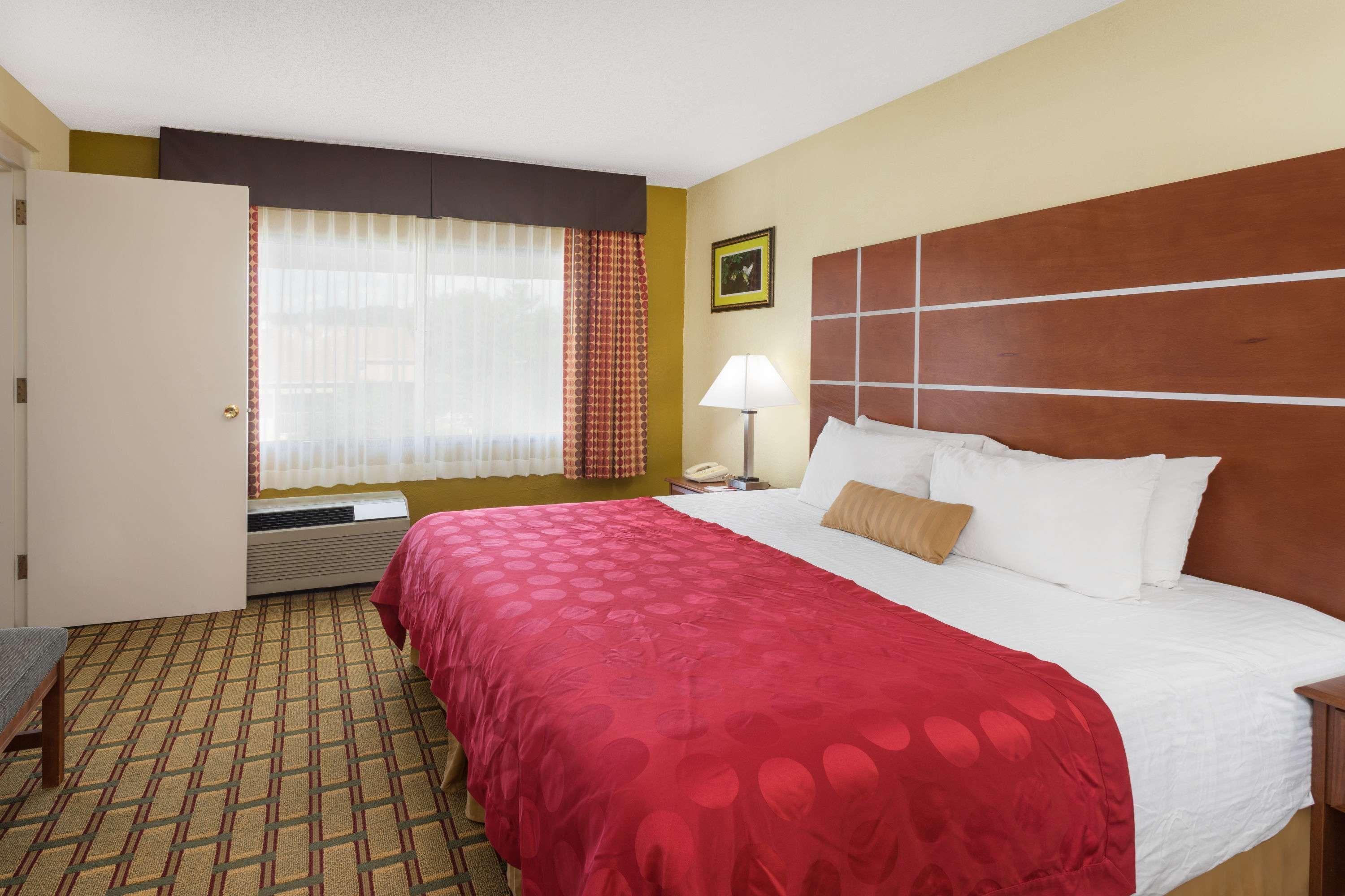 Ramada By Wyndham Asheville Southeast Dış mekan fotoğraf