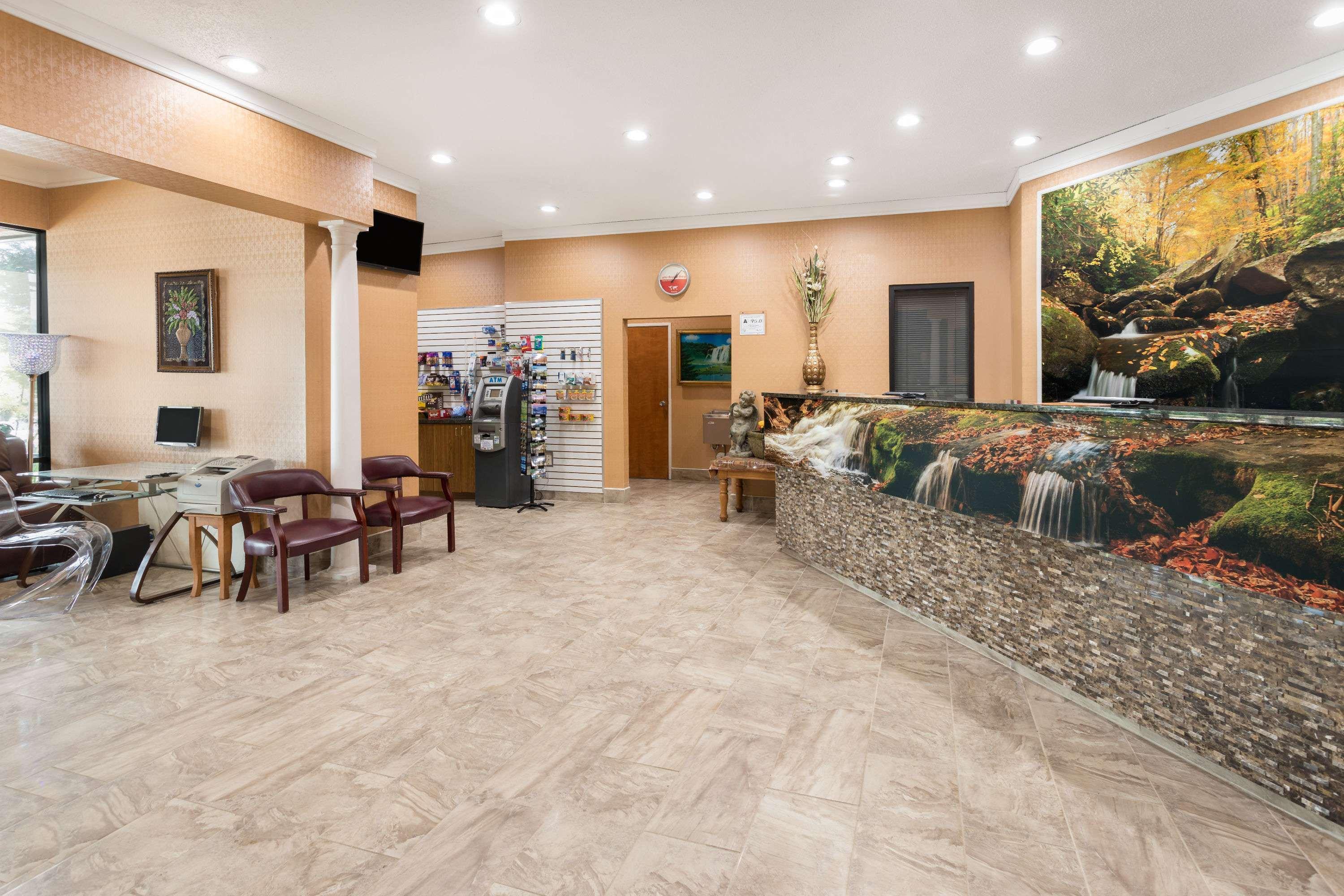 Ramada By Wyndham Asheville Southeast Dış mekan fotoğraf