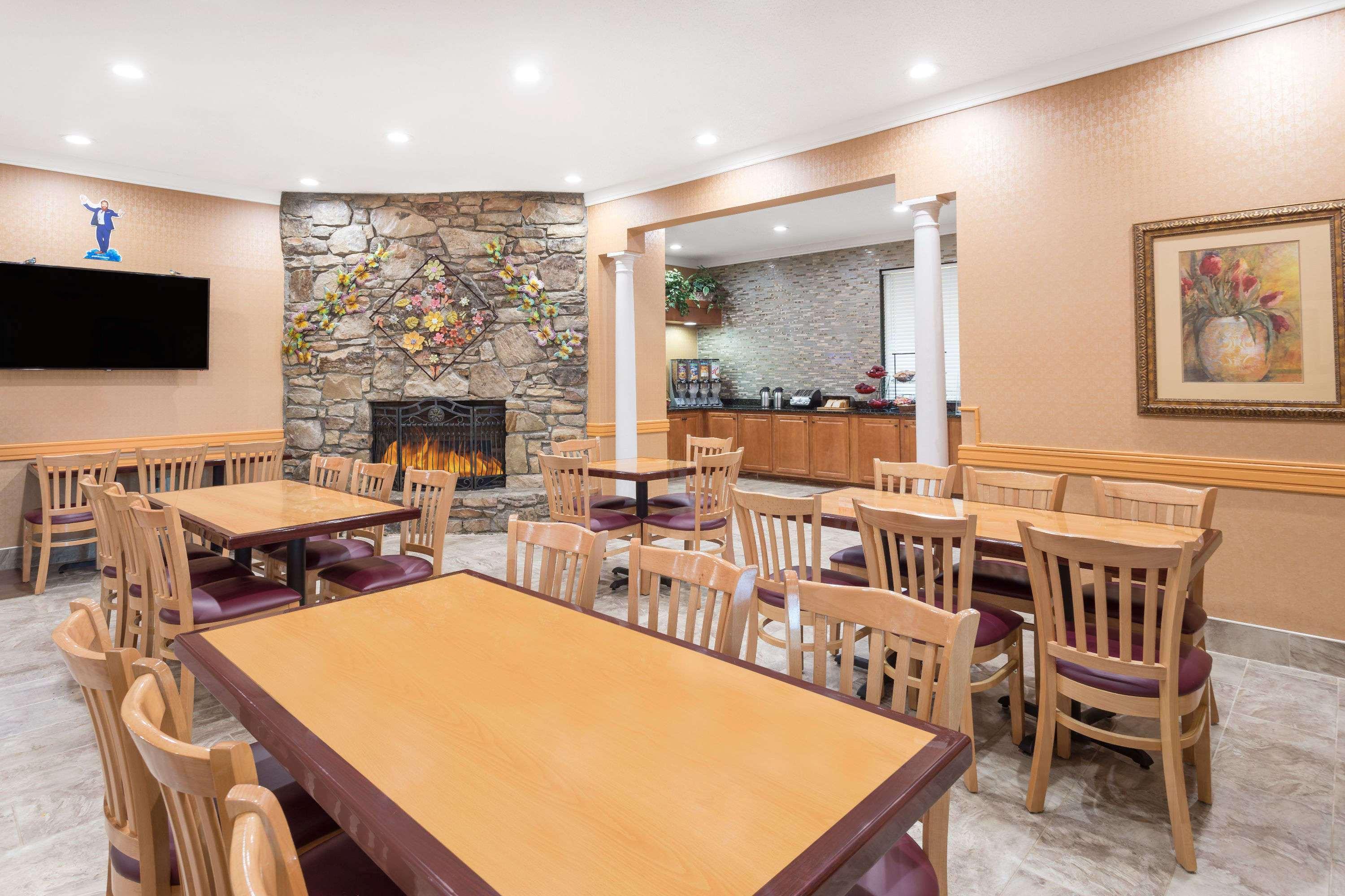 Ramada By Wyndham Asheville Southeast Dış mekan fotoğraf