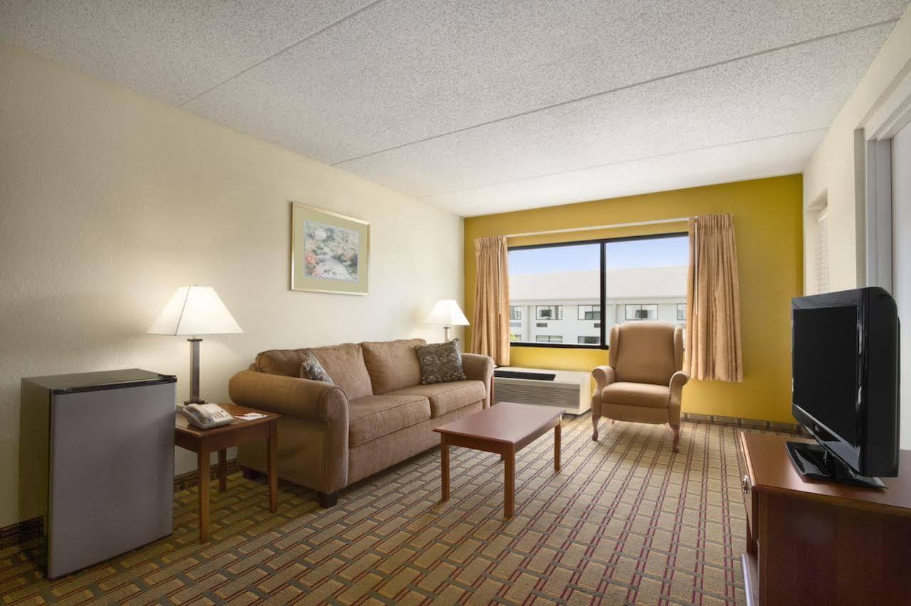 Ramada By Wyndham Asheville Southeast Dış mekan fotoğraf